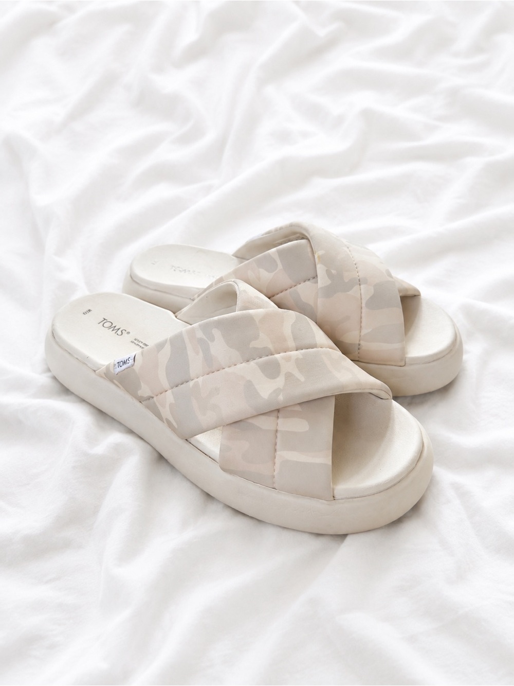 Toms Women's Cream Camo Cross-Over Slide Sandals